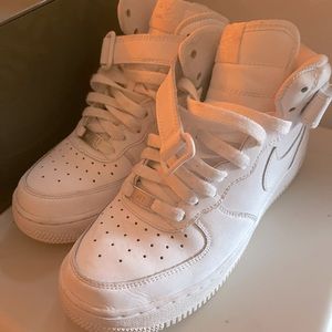 NIKE AIR FORCE 1 ’07 MID WHITE